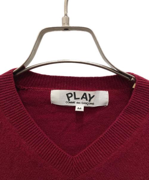 PLAY COMME des GARCONS（プレイコムデギャルソン）PLAY COMME des GARCONS (プレイコムデギャルソン) WハートワッペンVネックニット レッド サイズ:Mの古着・服飾アイテム