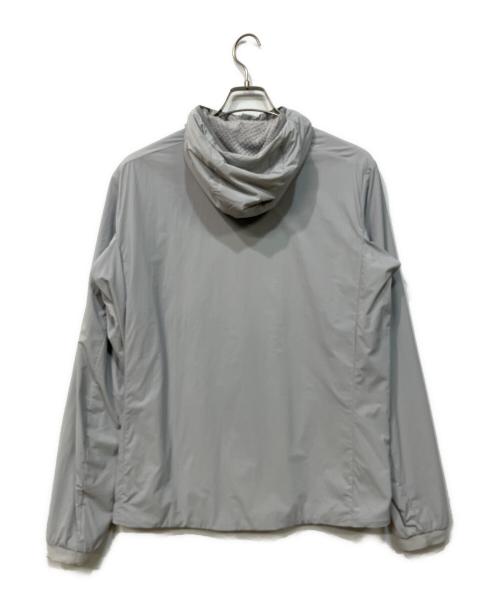 ARC'TERYX（アークテリクス）ARC'TERYX (アークテリクス) 	プロトンライトウエイトフーディ ライトグレー サイズ:SIZE　Mの古着・服飾アイテム