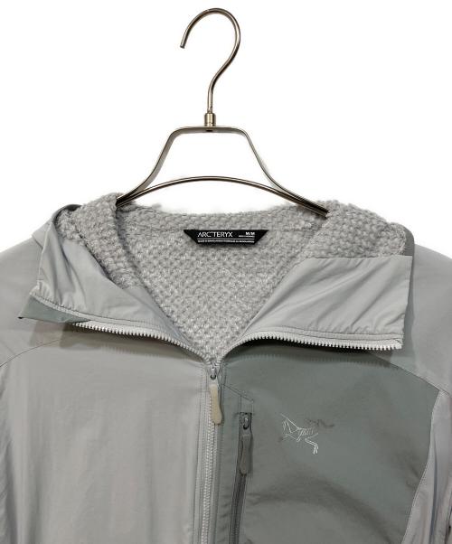 ARC'TERYX（アークテリクス）ARC'TERYX (アークテリクス) 	プロトンライトウエイトフーディ ライトグレー サイズ:SIZE　Mの古着・服飾アイテム