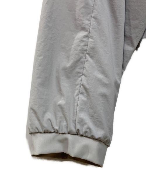 ARC'TERYX（アークテリクス）ARC'TERYX (アークテリクス) 	プロトンライトウエイトフーディ ライトグレー サイズ:SIZE　Mの古着・服飾アイテム