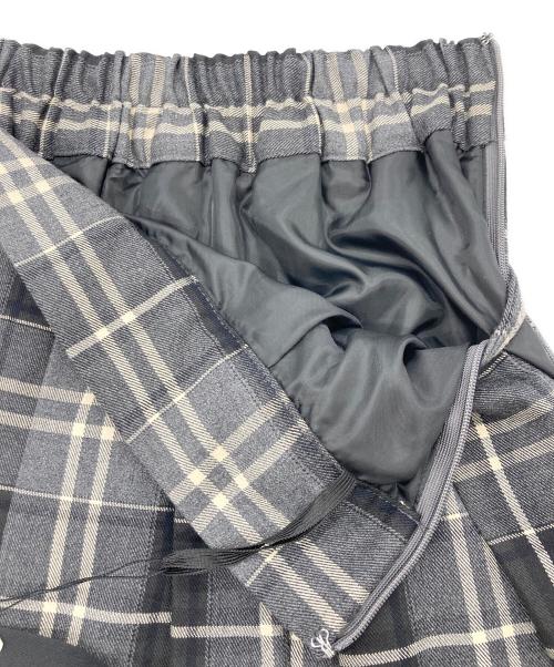 eimee law（エイミーロウ）Eimee Law (エイミーロウ) スリットロゴチェックタックプリーツスカート ブラック サイズ:Mの古着・服飾アイテム