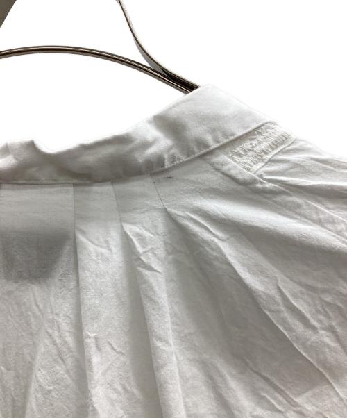 SARTO（サルト）SARTO (サルト) TUCKED SLEEVE EMBROIDERY BLOUSE ホワイト サイズ:Mの古着・服飾アイテム