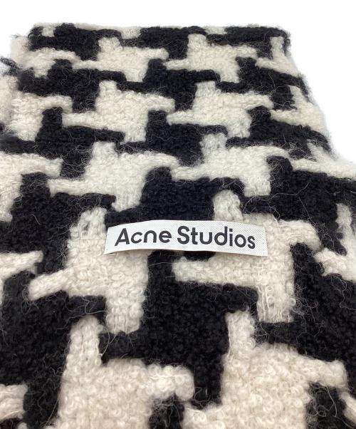 Acne studios（アクネ ストゥディオズ）ACNE STUDIOS (アクネ ストゥディオス) ハウンドトゥースマフラー　/　CA0153 ブラック×ホワイトの古着・服飾アイテム