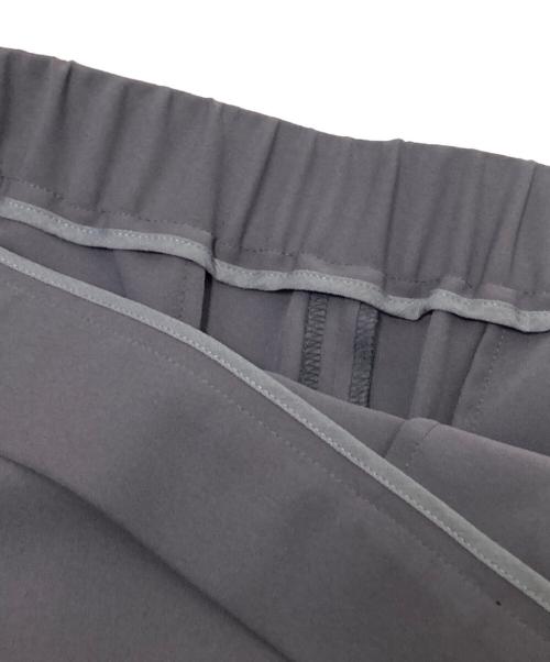 Conte（コンテ）Conte (コンテ) アシンメトリータックイージーパンツ グレー サイズ:38の古着・服飾アイテム