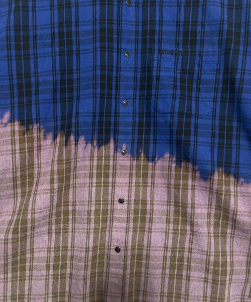 VETEMENTS（ヴェトモン）VETEMENTS (ヴェトモン) BLEACHED FLANNEL SHIRT ブルー×ピンク サイズ:XSの古着・服飾アイテム