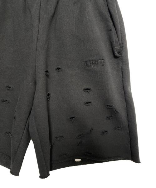 VETEMENTS（ヴェトモン）VETEMENTS (ヴェトモン) Destroyed Shorts ブラック サイズ:Sの古着・服飾アイテム