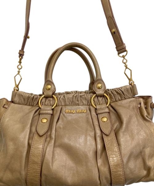 MIU MIU（ミュウミュウ）MIU MIU (ミュウミュウ) 2WAYショルダーバッグ ベージュの古着・服飾アイテム
