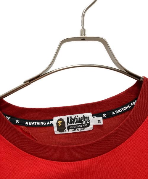 A BATHING APE（アベイシングエイプ）A BATHING APE (アベイシングエイプ) Cutting College Relaxed Fit Tee レッド サイズ:XLの古着・服飾アイテム
