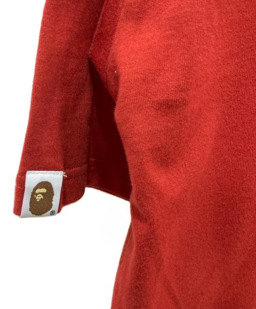 A BATHING APE（アベイシングエイプ）A BATHING APE (アベイシングエイプ) Cutting College Relaxed Fit Tee レッド サイズ:XLの古着・服飾アイテム