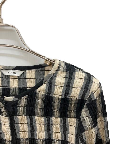 CLANE（クラネ）CLANE (クラネ) SHIRRING DESIGN BLOUSE ベージュ×ブラック サイズ:1の古着・服飾アイテム
