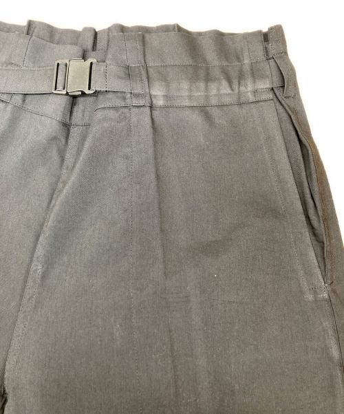 me ISSEY MIYAKE（ミーイッセイ ミヤケ）me ISSEY MIYAKE (ミーイッセイ ミヤケ) ベルト付きワイドパンツ ブラック サイズ:FREEの古着・服飾アイテム