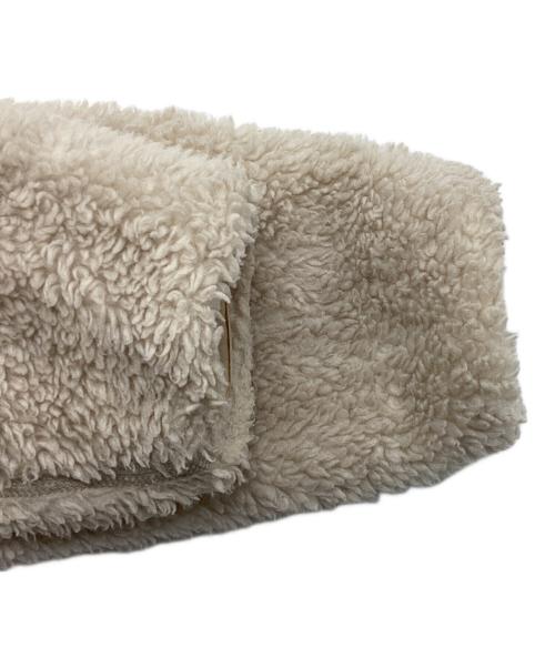 Patagonia（パタゴニア）Patagonia (パタゴニア) キッズ・リバーシブル・レディ・フレディ・フーディ ベージュ サイズ:SIZE XXLの古着・服飾アイテム