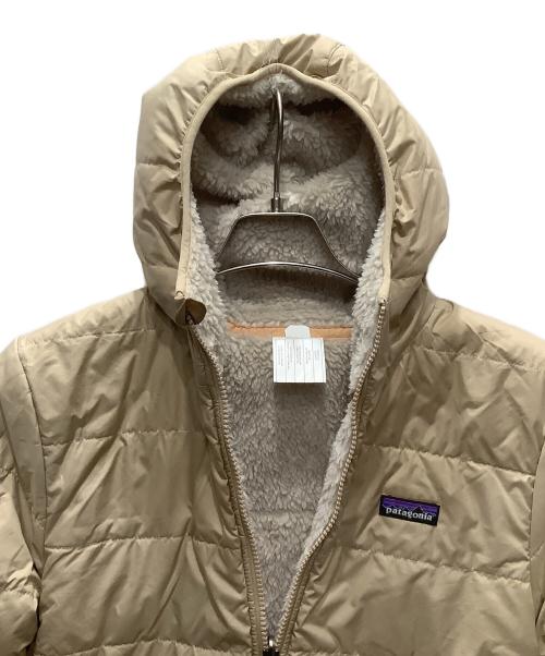 Patagonia（パタゴニア）Patagonia (パタゴニア) キッズ・リバーシブル・レディ・フレディ・フーディ ベージュ サイズ:SIZE XXLの古着・服飾アイテム