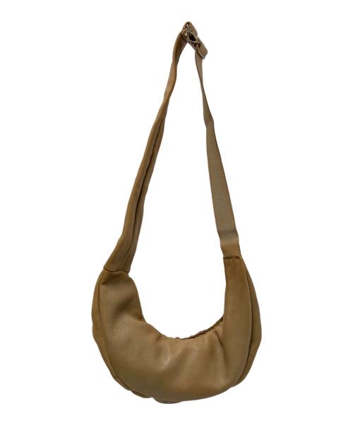 HIRAMEITA（ヒラメイタ）HIRAMEITA (ヒラメイタ) ebagos (エバゴス) ベジシュリンク・ギャザー・ボディーバッグ ベージュ サイズ:下記参照の古着・服飾アイテム