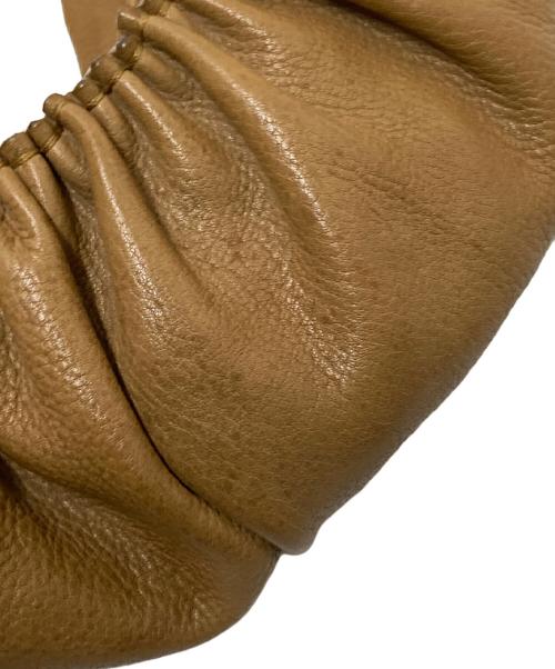 HIRAMEITA（ヒラメイタ）HIRAMEITA (ヒラメイタ) ebagos (エバゴス) ベジシュリンク・ギャザー・ボディーバッグ ベージュ サイズ:下記参照の古着・服飾アイテム