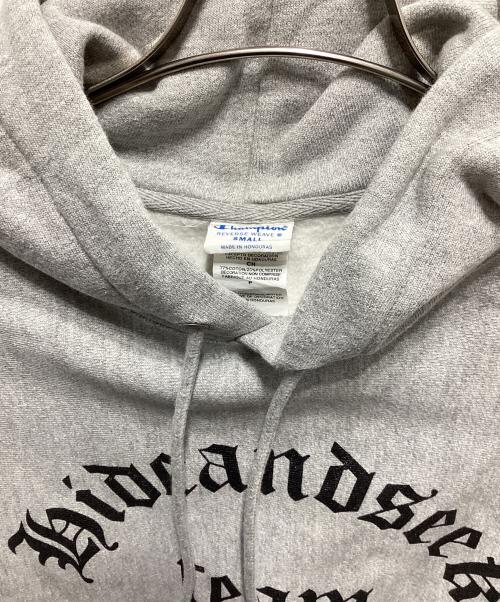 HIDE AND SEEK（ハイドアンドシーク）HIDE AND SEEK (ハイドアンドシーク) Champion (チャンピオン) Team Far East Sweat Parka グレー サイズ:Sの古着・服飾アイテム