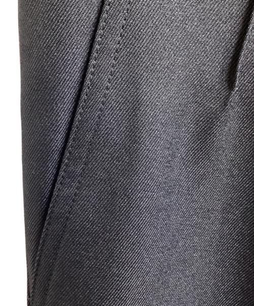 SHIKITARI（シキタリ）SHIKITARI  (シキタリ) PINTUCK MEGA SLACKS / ピンタックメガスラックス ブラック サイズ:Mの古着・服飾アイテム