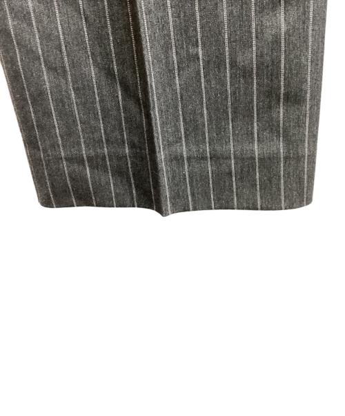 SHIKITARI（シキタリ）SHIKITARI (シキタリ) STRIPE FLARE SLACKS グレー×ホワイト サイズ:-の古着・服飾アイテム