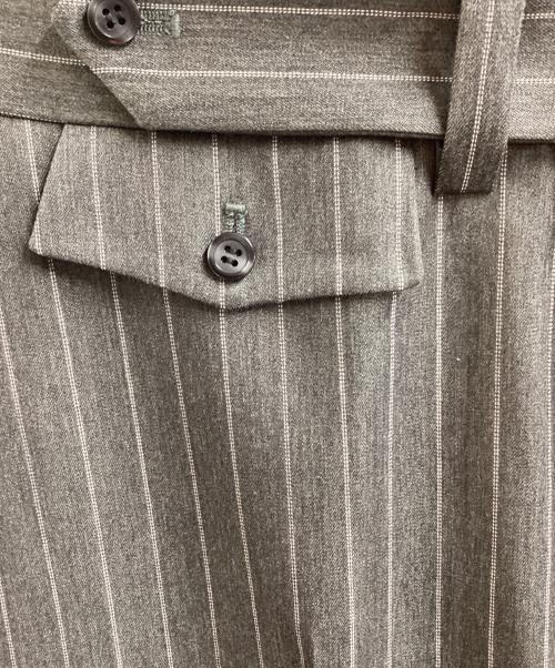 SHIKITARI（シキタリ）SHIKITARI (シキタリ) STRIPE FLARE SLACKS グレー×ホワイト サイズ:-の古着・服飾アイテム