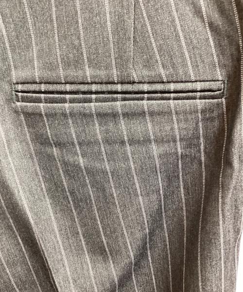 SHIKITARI（シキタリ）SHIKITARI (シキタリ) STRIPE FLARE SLACKS グレー×ホワイト サイズ:-の古着・服飾アイテム