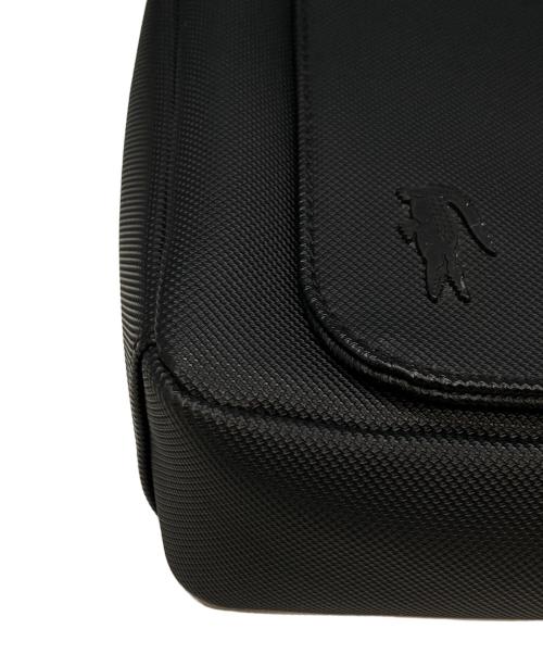 LACOSTE（ラコステ）LACOSTE (ラコステ) メンズクラシック スリムフラップサッチェルバッグ ブラックの古着・服飾アイテム