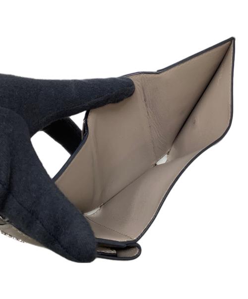 LOEWE（ロエベ）LOEWE (ロエベ) アナグラムトライフォールドウォレット　LOEWE（ロエベ）　C821TR2X02　412234 ベージュの古着・服飾アイテム