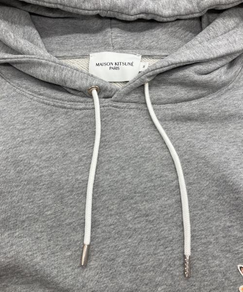 maison kitsune（メゾンキツネ）MAISON KITSUNE (メゾンキツネ) 	CHILLAX FOX PATCH CLASSIC HOODIE グレー サイズ:Mの古着・服飾アイテム