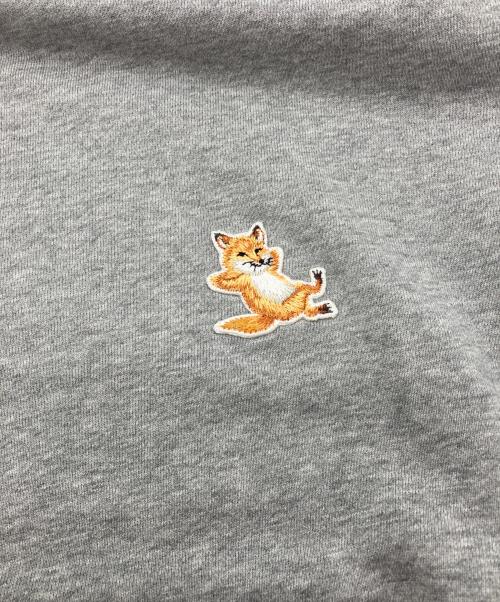 maison kitsune（メゾンキツネ）MAISON KITSUNE (メゾンキツネ) 	CHILLAX FOX PATCH CLASSIC HOODIE グレー サイズ:Mの古着・服飾アイテム
