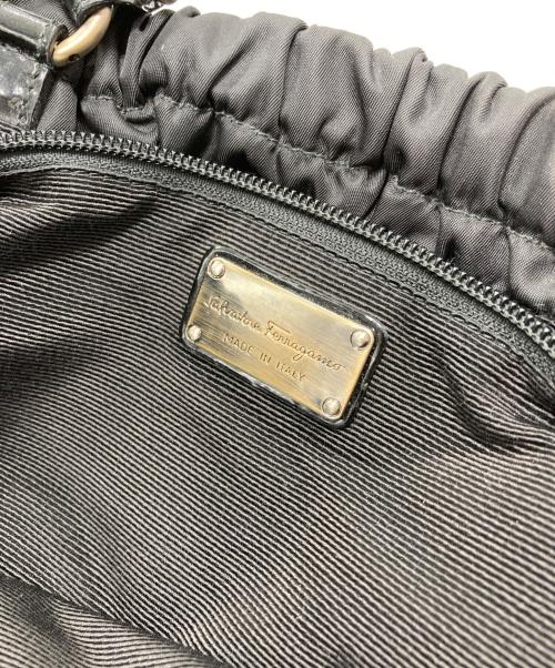 Salvatore Ferragamo（サルヴァトーレ フェラガモ）Salvatore Ferragamo (サルヴァトーレ フェラガモ) ヴァラリボンナイロントートバッグ ブラックの古着・服飾アイテム