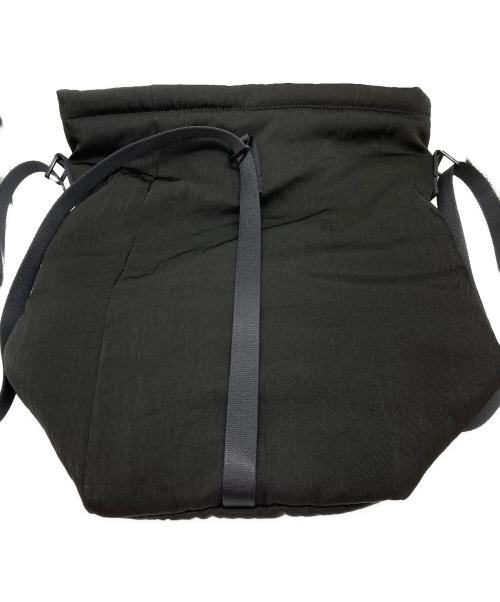 ITTI（イッチ）ITTI (イッチ) ANNIE PUFFER DUFFLE BAG ブラックの古着・服飾アイテム