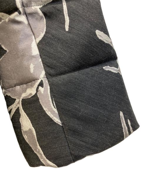 HERNO（ヘルノ）HERNO (ヘルノ) Floral patterned ダウンジャケット ブラック サイズ:40の古着・服飾アイテム