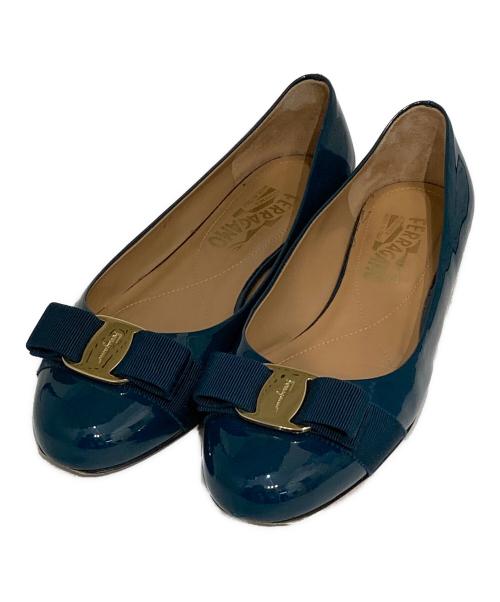 Salvatore Ferragamo（サルヴァトーレ フェラガモ）Salvatore Ferragamo (サルヴァトーレ フェラガモ) ヴァラエナメルパンプス グリーン サイズ:SIZE 6.5の古着・服飾アイテム