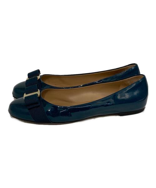 Salvatore Ferragamo（サルヴァトーレ フェラガモ）Salvatore Ferragamo (サルヴァトーレ フェラガモ) ヴァラエナメルパンプス グリーン サイズ:SIZE 6.5の古着・服飾アイテム