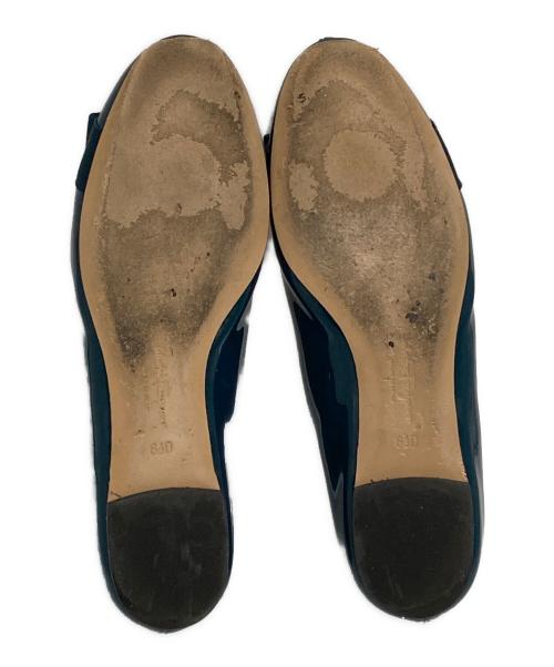 Salvatore Ferragamo（サルヴァトーレ フェラガモ）Salvatore Ferragamo (サルヴァトーレ フェラガモ) ヴァラエナメルパンプス グリーン サイズ:SIZE 6.5の古着・服飾アイテム