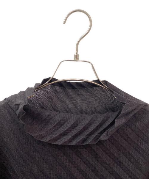 ISSEY MIYAKE（イッセイミヤケ）ISSEY MIYAKE (イッセイミヤケ) プリーツカットソー ブラウン サイズ:Ｍの古着・服飾アイテム