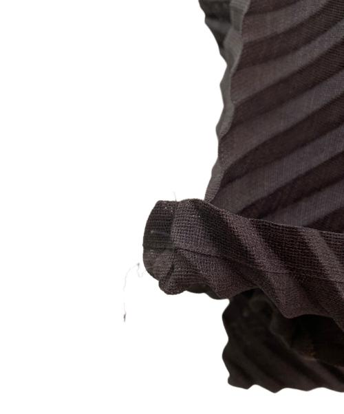 ISSEY MIYAKE（イッセイミヤケ）ISSEY MIYAKE (イッセイミヤケ) プリーツカットソー ブラウン サイズ:Ｍの古着・服飾アイテム