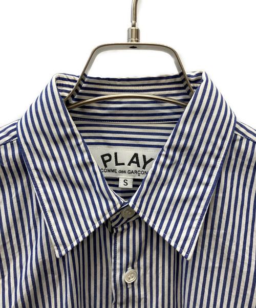 PLAY COMME des GARCONS（プレイコムデギャルソン）PLAY COMME des GARCONS (プレイコムデギャルソン) Stripe Shirt With Black Emblem Pattern A ネイビー サイズ:Sの古着・服飾アイテム