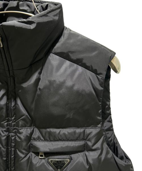 PRADA SPORTS（プラダスポーツ）PRADA SPORTS (プラダスポーツ) トライアングルロゴダウンベスト SGH191 ブラック サイズ:48の古着・服飾アイテム