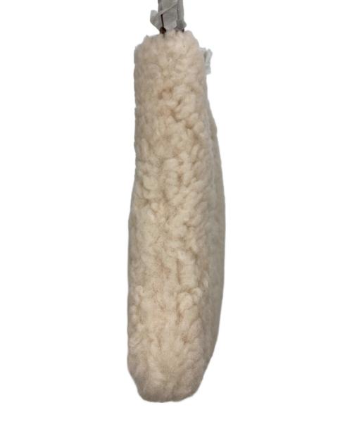 UGG（アグ）UGG (アグ) LARGE ZIP POUCH SHEEPSKIN アイボリー 未使用品の古着・服飾アイテム