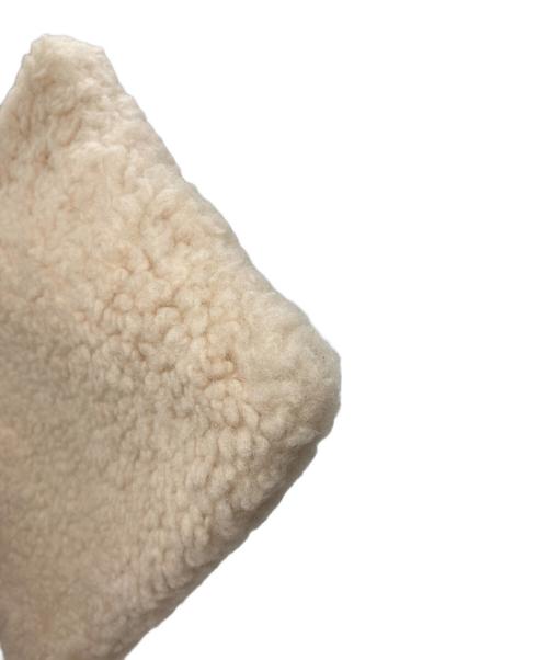 UGG（アグ）UGG (アグ) LARGE ZIP POUCH SHEEPSKIN アイボリー 未使用品の古着・服飾アイテム