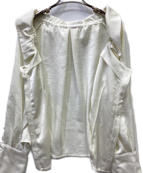 polaura（ポロ―ラ）polaura (ポロ―ラ) ボウタイmany wayオフショルサテンブラウス アイボリー サイズ:Fの古着・服飾アイテム