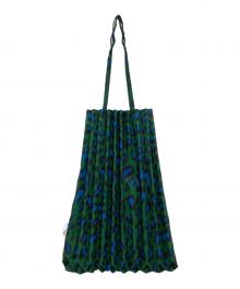 me ISSEY MIYAKE（ミーイッセイ ミヤケ）の古着「レオパード柄 プリーツトートバッグ」｜グリーン×ブルー×ブラック