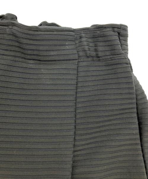 ISSEY MIYAKE（イッセイミヤケ）ISSEY MIYAKE (イッセイミヤケ) ワイドパンツ ブラック サイズ:SIZE2の古着・服飾アイテム
