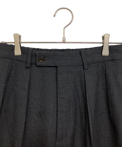 MARKAWARE（マーカウェア）MARKAWARE (マーカウェア) DOUBLE PLEATED TROUSERS ORGANIC WOOL SURVIVALCLOTH グレー サイズ:1の古着・服飾アイテム