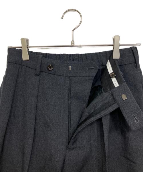 MARKAWARE（マーカウェア）MARKAWARE (マーカウェア) DOUBLE PLEATED TROUSERS ORGANIC WOOL SURVIVALCLOTH グレー サイズ:1の古着・服飾アイテム