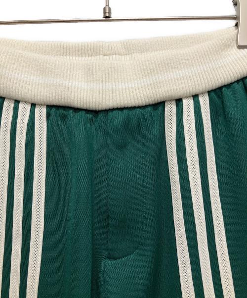 KITH（キス）KITH (キス) adidas (アディダス) トラックパンツ グリーン×ホワイト サイズ:Mの古着・服飾アイテム