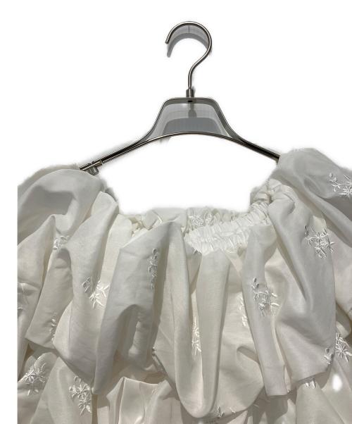 sheller（シェリエ）sheller (シェリエ) BLOOM embroidery tops ホワイト サイズ:Fの古着・服飾アイテム