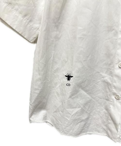 Christian Dior（クリスチャン ディオール）Christian Dior (クリスチャン ディオール) Beeロゴ刺繍シャツ 111B61A3356 ホワイト サイズ:38の古着・服飾アイテム