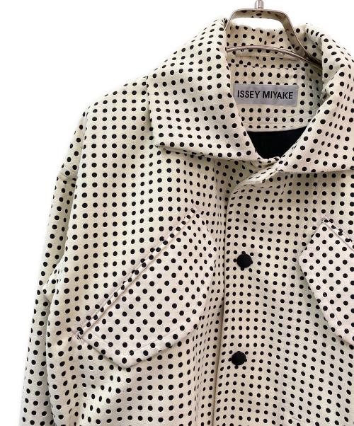ISSEY MIYAKE（イッセイミヤケ）ISSEY MIYAKE (イッセイミヤケ) パンチングジャケット アイボリー サイズ:2の古着・服飾アイテム