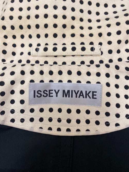 ISSEY MIYAKE（イッセイミヤケ）ISSEY MIYAKE (イッセイミヤケ) パンチングジャケット アイボリー サイズ:2の古着・服飾アイテム
